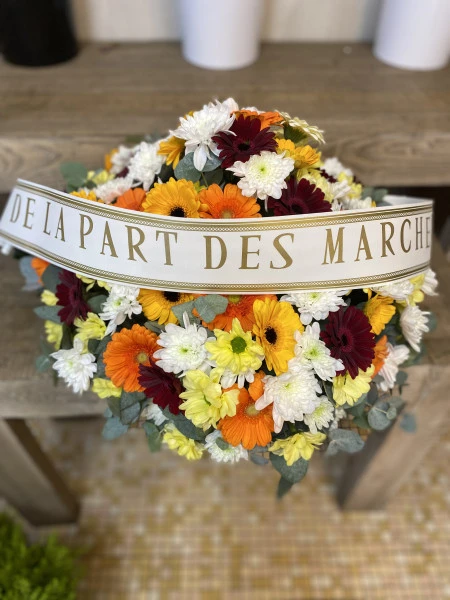 coussin rouge, blanc, orange, et  jaune